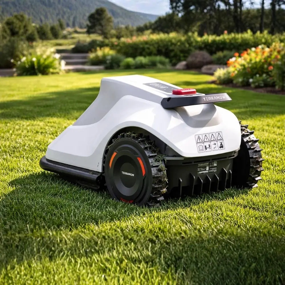 Robot tondeuse TerraMow S vue arrière trois quarts