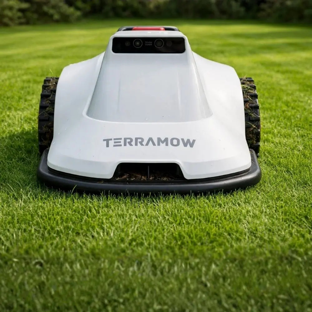 Robot tondeuse TerraMow S vue de face avec caméras HD IA embarquées