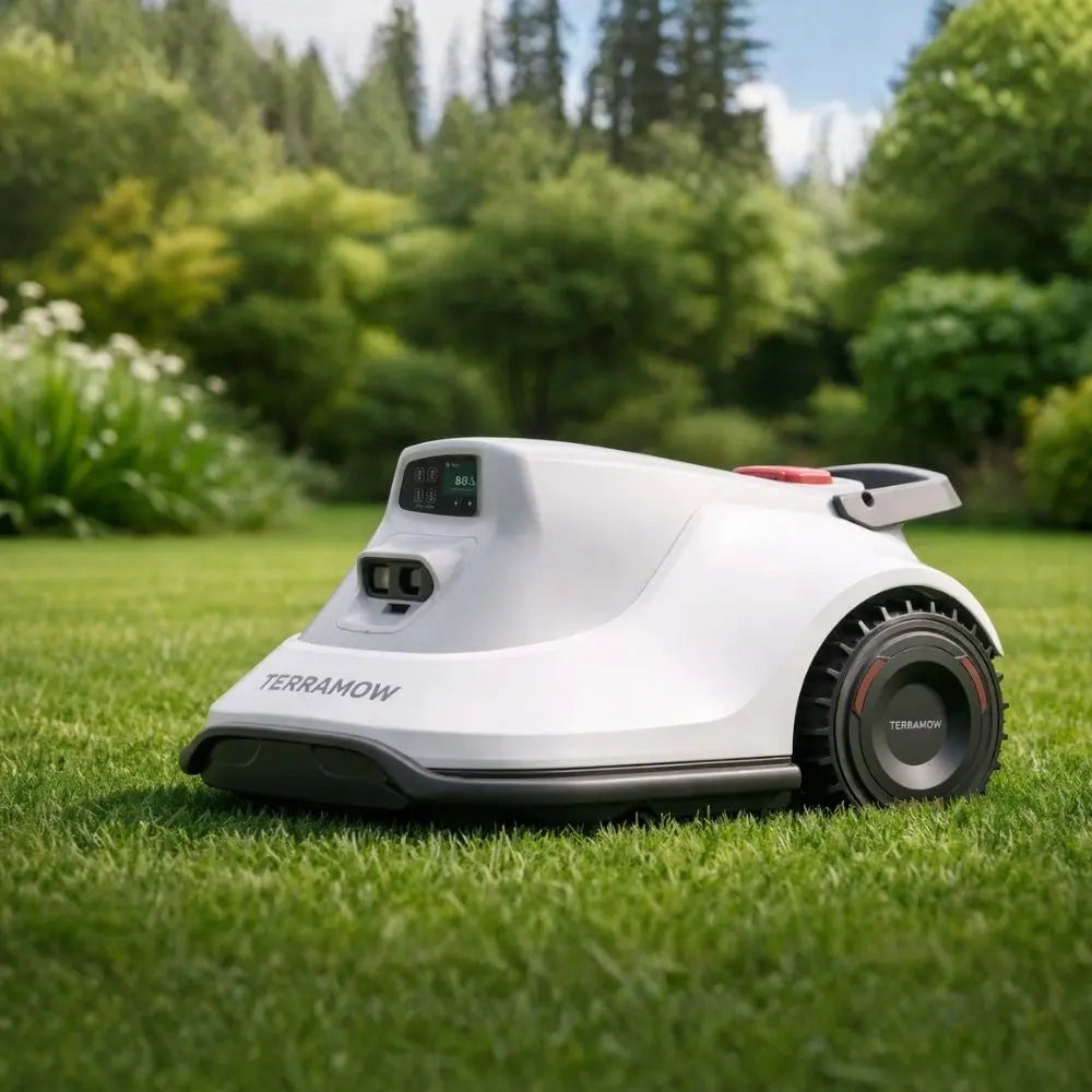 Robot tondeuse TerraMow S en tonte autonome sur pelouse de jardin