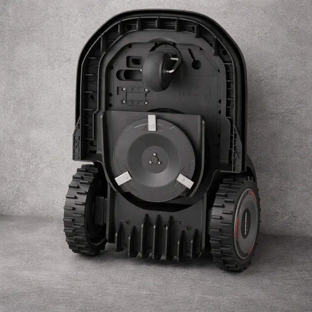 Vue de dessous du robot tondeuse TerraMow S avec disque de coupe 20,3 cm