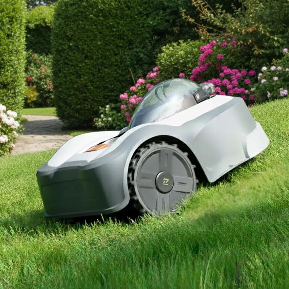 Robot tondeuse Novabot N2000 sur pente inclinée jusqu'à 45 pour cent